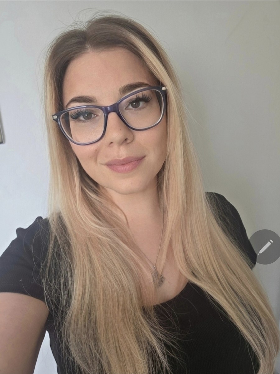 Stefanie McKnight